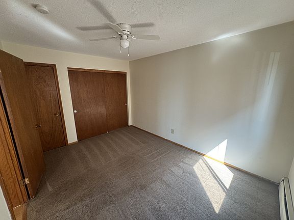4th image of 2400 Larpenteur Ave W #6B