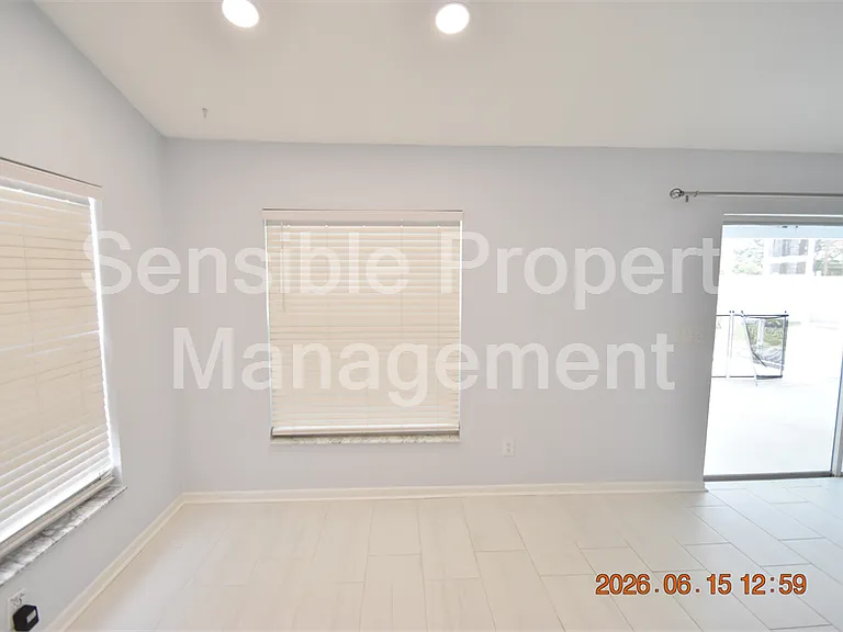9304 Heritage Oak Ct — Photo 12