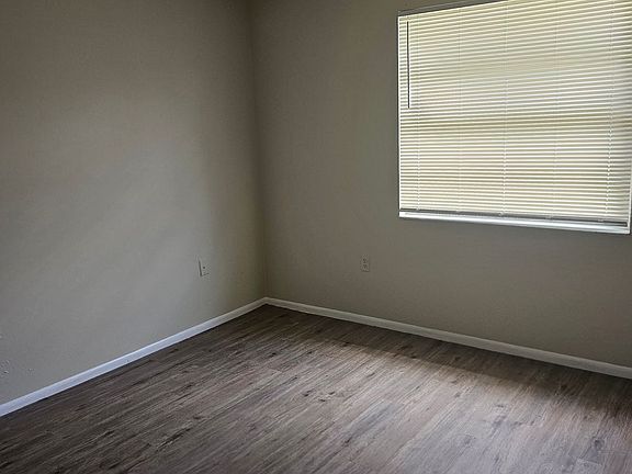4th image of 801 Cinnamon Dr E