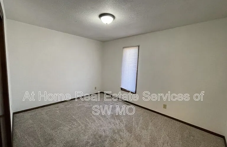 1316 E Lakewood St — Photo 11