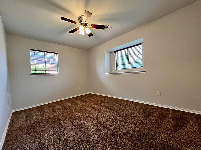 7400 S Drexel Ave — Photo 10