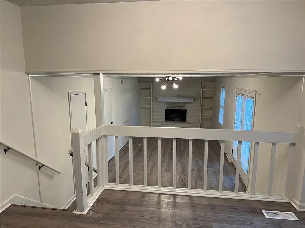 4 bed, 3.5 bath, 2352 sqft, $2,800 — Photo 4