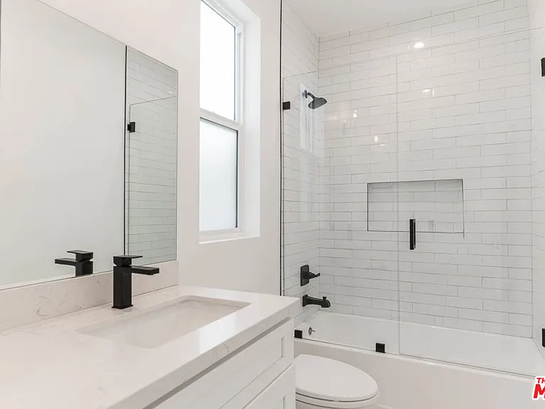 1238 1/2 N Beachwood Dr — Photo 6