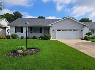 40 Sun Valley Dr, Fremont, OH 43420