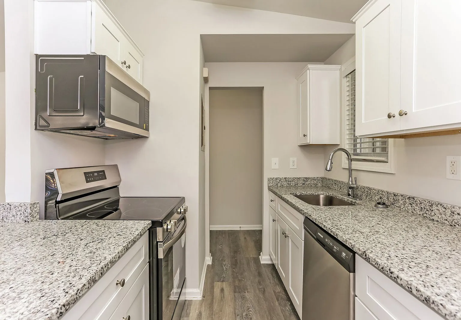 1 bed, 1.0 bath, 600 sqft, $1,295 — Photo 4
