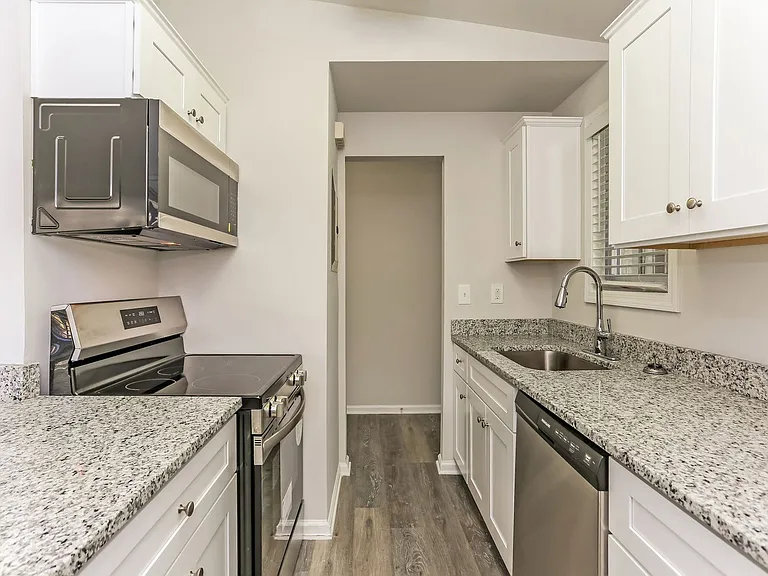 100 Terrace Dr NE #1 — Photo 1