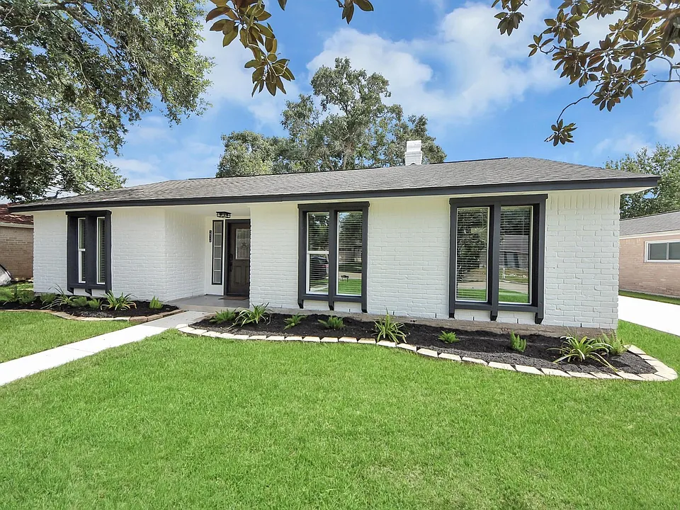 16114 Forest Bend Ave
