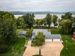 3533 Lakeshore Dr, La Crosse, WI 54603
