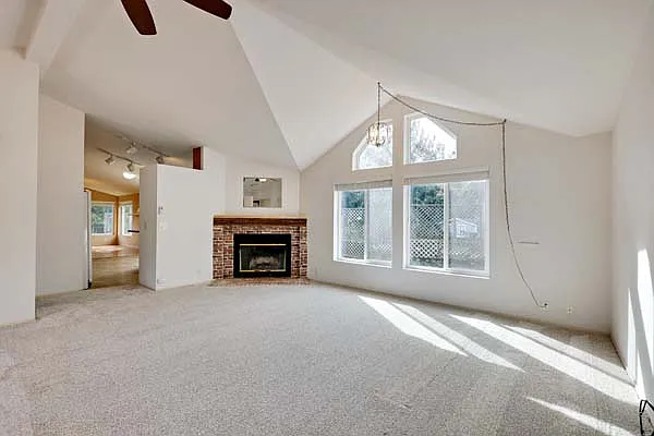 2194 Victoria Ave — Photo 5