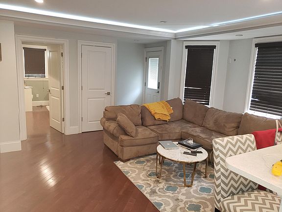 2nd image of 198 Whitwell St #1V