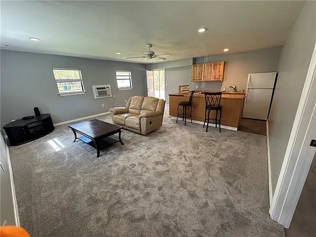 1 bed, 1.0 bath, 950 sqft, $1,400 — Photo 2