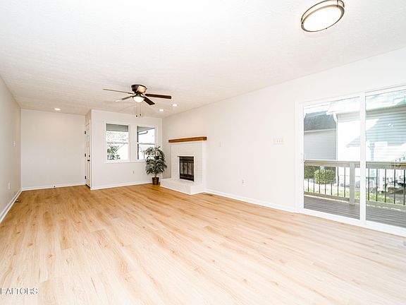 5th image of 1506 Rhododendron Ct