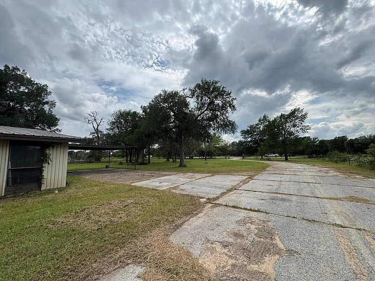1417 FM 969 — Photo 8