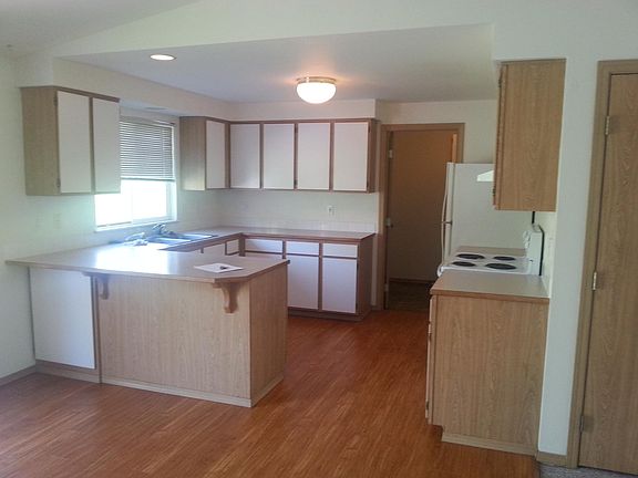 3rd image of 5505 67th Ave NE
