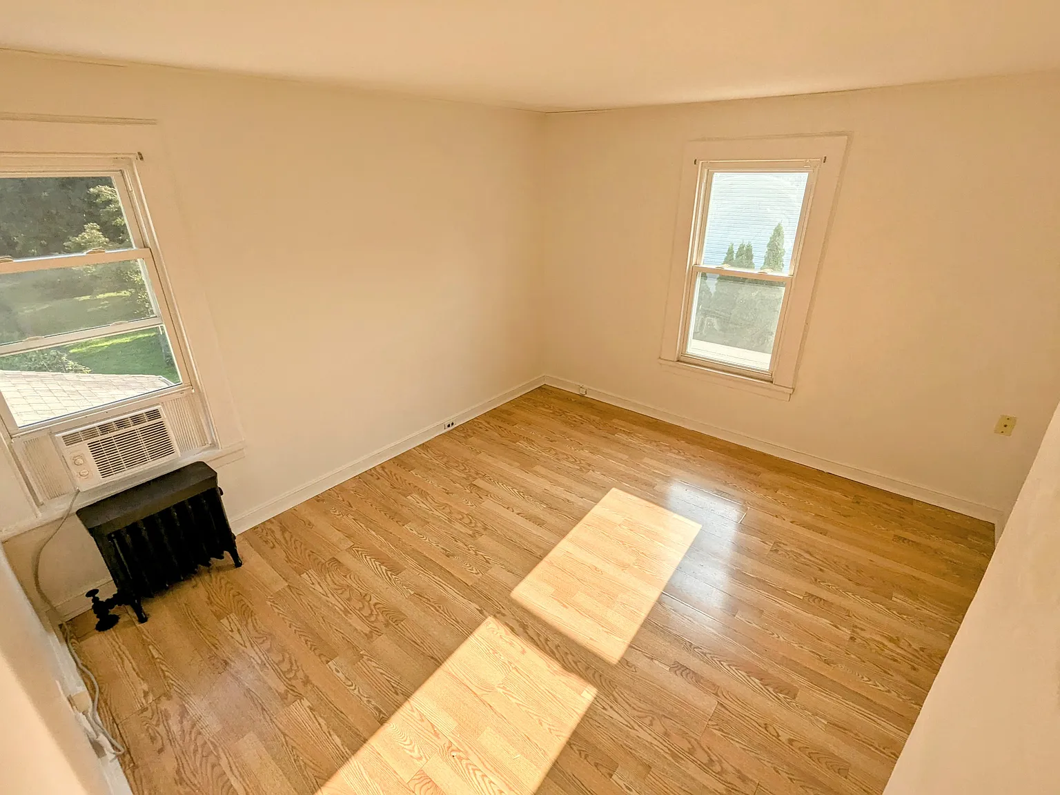 2 bed, 650 sqft, $2,500 — Photo 2