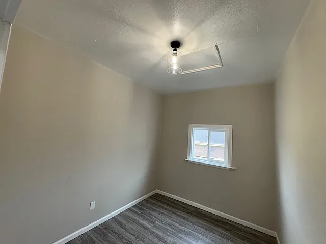 3 bed, 882 sqft, $2,795 — Photo 2