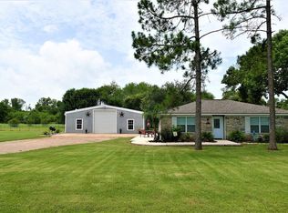215 Little Dogie Rd, Simonton, TX 77476