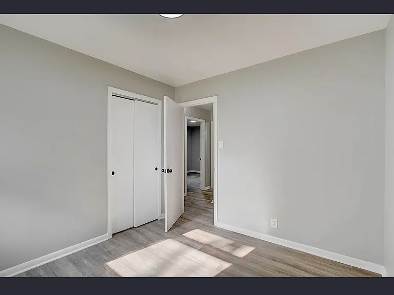 3141 N Richardt Ave — Photo 2