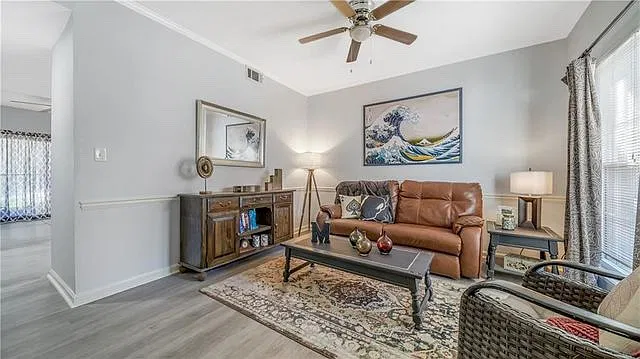 2 bed, 1088 sqft, $2,100 — Photo 4