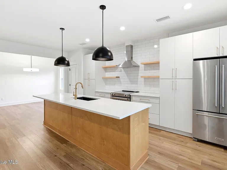 213 Myrtle Ave — Photo 17