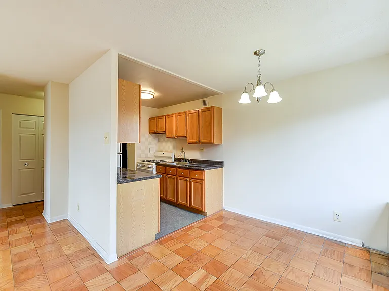 Twin Oaks — Photo 28