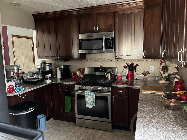 67 Plaza Ave #67 — Photo 2