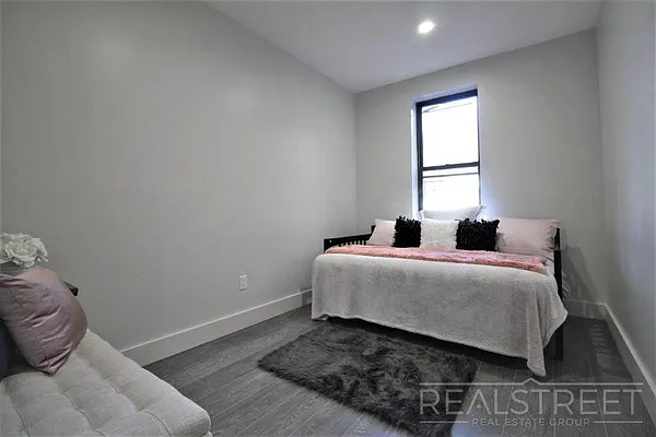 Rented by Real Street Inc | media 10