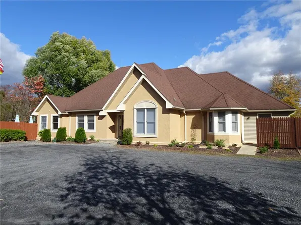 427 Washington St APT B, Wind Gap, PA 18091