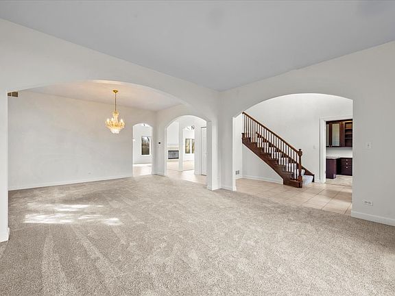 4th image of 22 Edgewood Ct