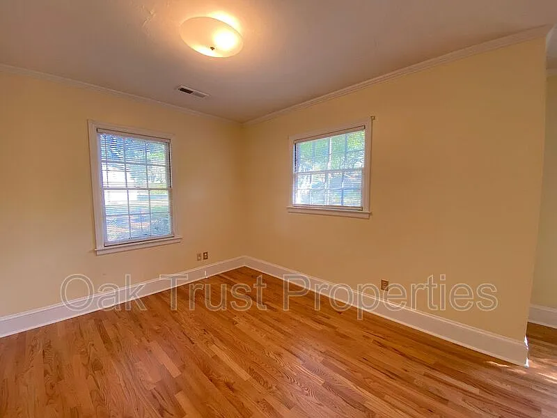 3 bed, 1.0 bath, 1227 sqft, $2,500 — Photo 4