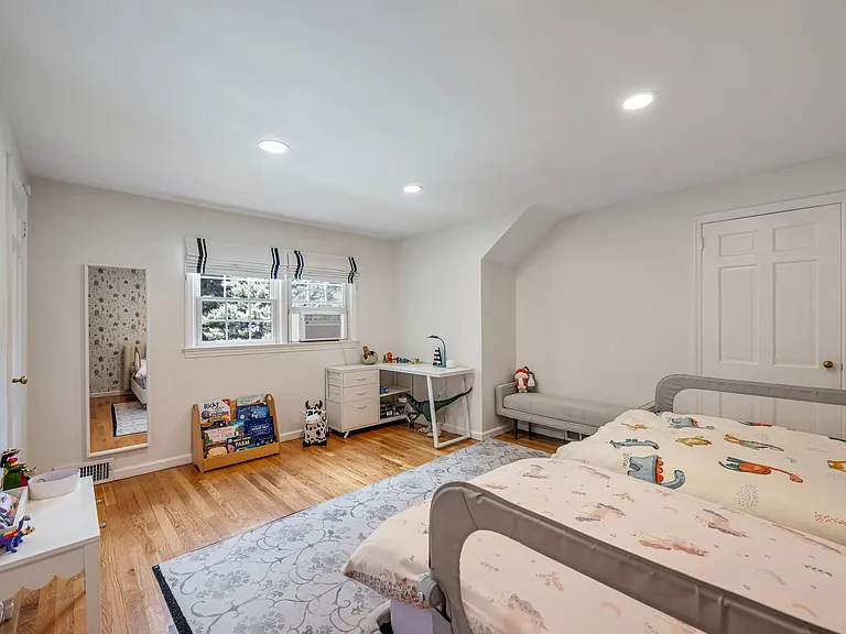 496 Lincoln Ave — Photo 28