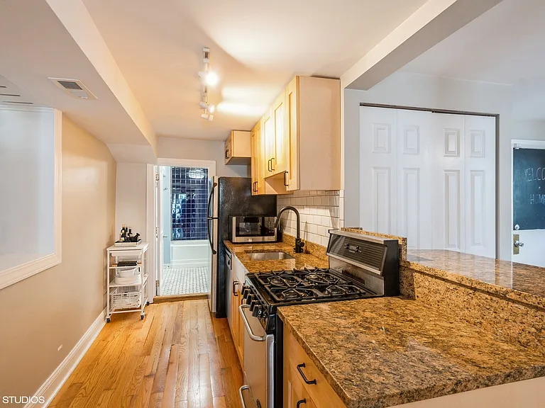 2042 N Winchester Ave #G — Photo 5
