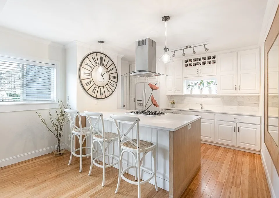 34 Everett Ave #1