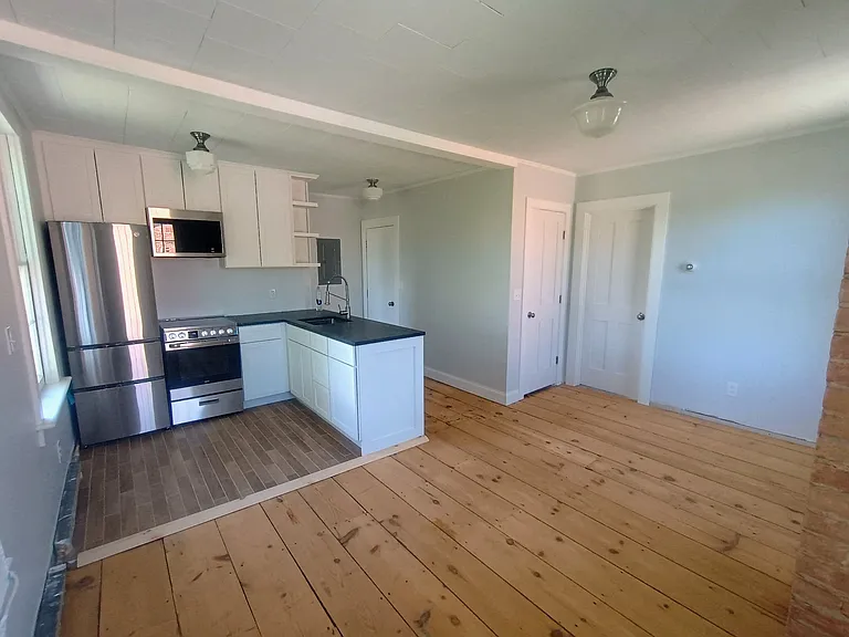 11 S Franklin St #3 — Photo 1