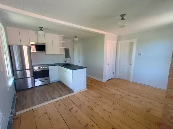 11 S Franklin St #3, Athens, NY 12015