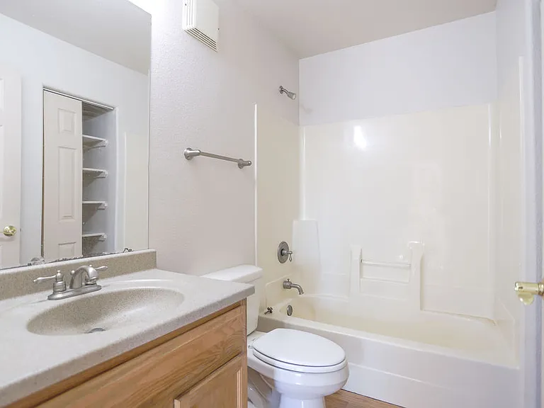235 Talisman Dr #14 — Photo 10