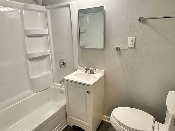 5th image of 105 W Wilson St