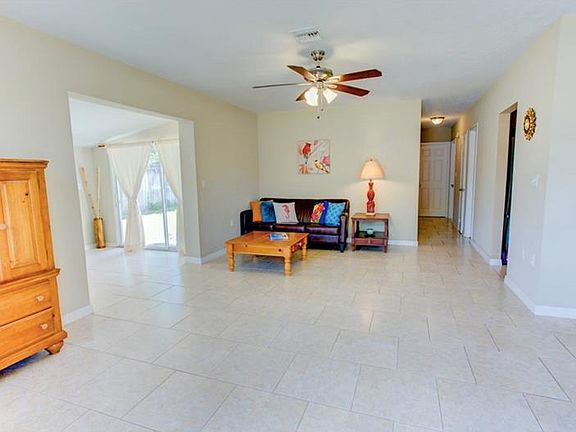 3rd image of 2910 Paine Ln