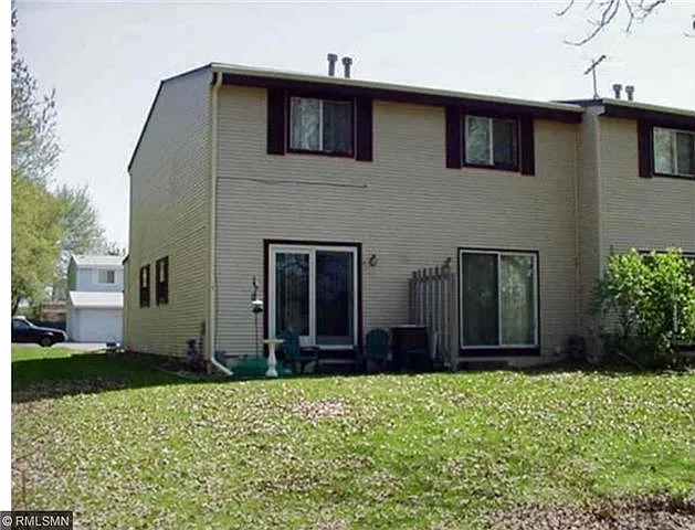 2 bed, 1000 sqft, $1,795 — Photo 3