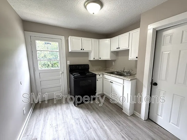 915 Willow Rd — Photo 13