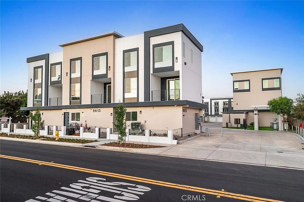 2 bed, 2.5 bath, 1115 sqft, $2,750 — Photo 4
