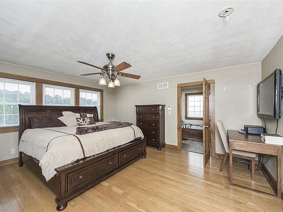 5th image of 301 Bittersweet Ave
