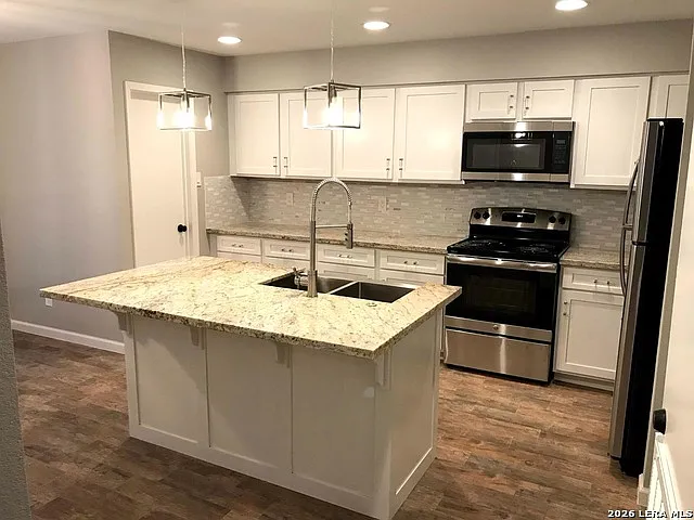 2 bed, 1.5 bath, 2066 sqft, $1,600 — Photo 4