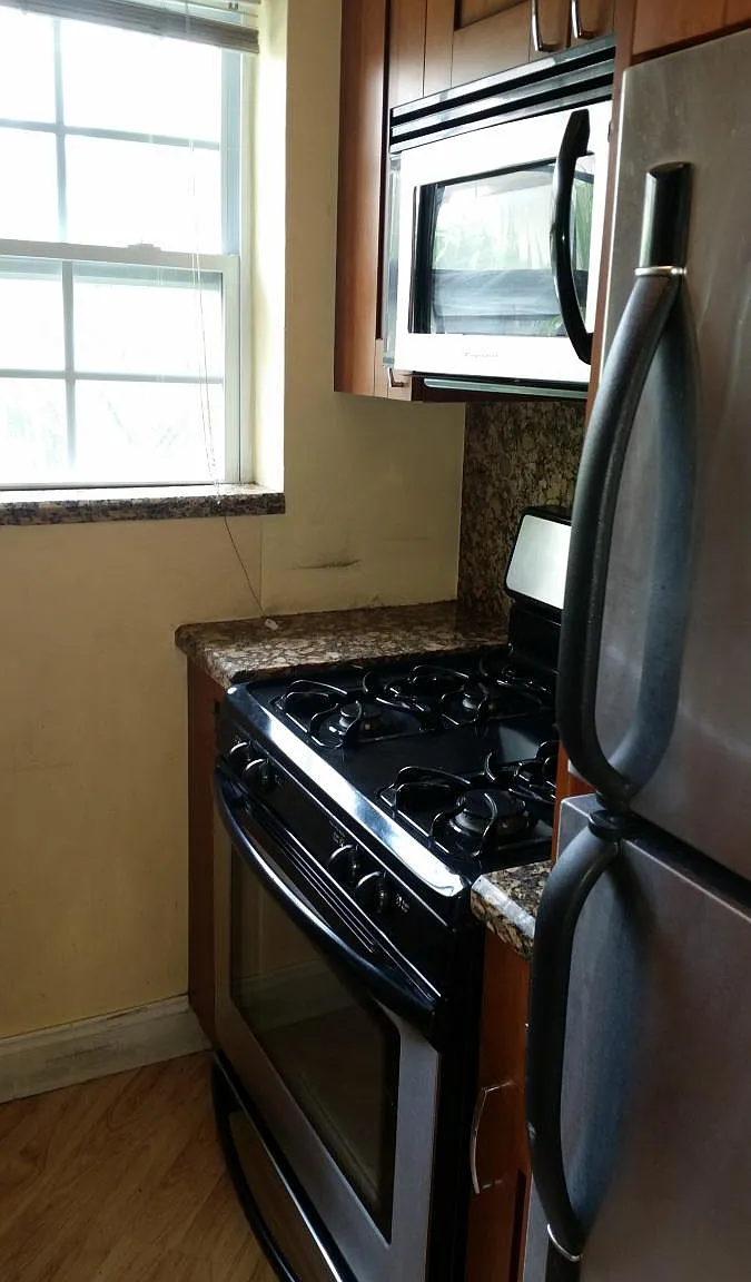 825 Euclid Ave — Photo 2