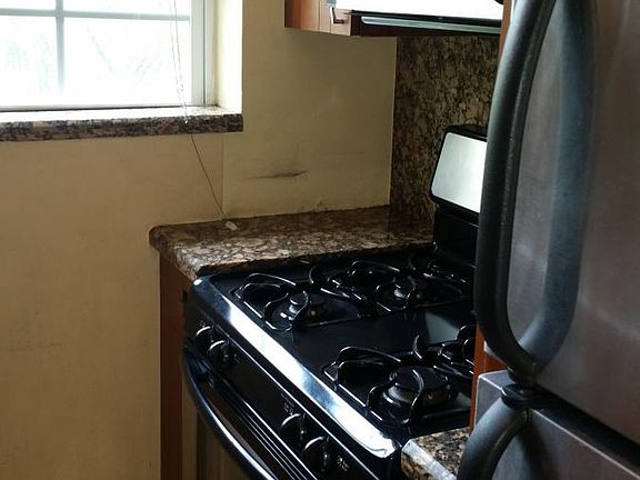 2nd image of 825 Euclid Ave