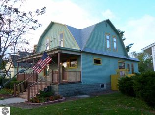 719 Leelanau Ave, Frankfort, MI 49635