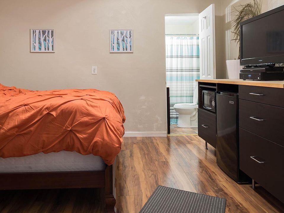 2nd image of 4125 Main St #2