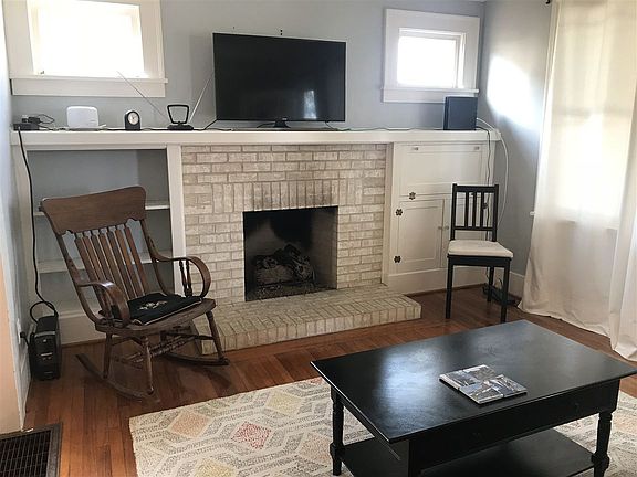 2nd image of 3645 Villa Ter