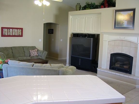Family Room w/Gas Fireplace