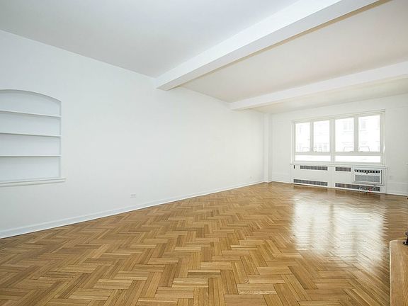 3rd image of 333 W 57th St APT 402